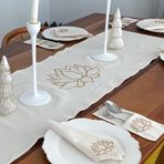 Yemek Sunum Takımı 6 Kişilik Masa Örtüsü Takımı Runner Peçete Kaşıklık Lotus Çiçeği Sofra Takımı (Bej-Gold)