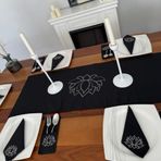 Yemek Sunum Takımı 6 Kişilik Masa Örtüsü Takımı Runner Peçete Kaşıklık Lotus Çiçeği Sofra Takımı (Siyah)
