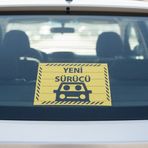 YENİ SÜRÜCÜ YAZISI ARABA CAM AKSESUARI ARABA TEMALI