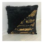 Yılmazhome Pullu Peluş Üçgen Kırlent Kılıfı