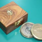 YNT İthalat 16222 Ahşap Kutulu Pirinç Pusula