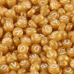 Yochus 1000 adet altın yuvarlak harf boncuk 4x7 mm akrilik alfabe boncuk beyaz harfler A-Z boncuk takı yapımı ve kendin yap bilezikler, kolyeler, anahtarlıklar için