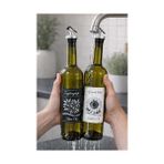 Zg Store Zeytinyağı ve Ayçiçek Yağı Şişesi Seti, Beyaz Etiket ve Yağdanlık Aparatlı, Korumalı Ahşap Standlı 750 Ml, 2 Adet, Yeşil Cam Şişe (Korumalı Standlı, Gri)