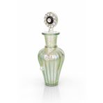 Zümrüt Cam Dekoratif Karaf Şişe, Yeşil, Taşlı Kapaklı, Zincir Aksesuarlı, Hediyelik, 21x9 cm, 1 Adet