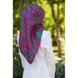 % 57 İpek % 43 Viskon Twill İpek Büyük Çiçek Desenli Fuşya - Koyu Mint Yeşili Renkli 90X90 Eşarp Dikim Şekli : El Dikişi