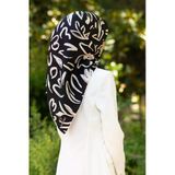 % 57 İpek % 43 Viskon Twill İpek Büyük Çiçek Desenli Siyah - Krem Renkli 90X90 Eşarp Dikim Şekli : El Dikişi