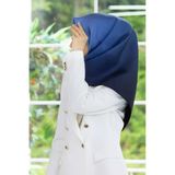 % 57 İpek % 43 Viskon Twill İpek Degrade Desenli Lacivert - Buz Mavisi Renkli 90X90 Eşarp Dikim Şekli : El Dikişi
