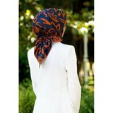 %100 Twill İpek Büyük Çiçek Desenli Lacivert - Turuncu Renkli 90X90 Eşarp Dikim Şekli : El Dikişi