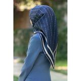 %100 Twill İpek El Yazısı Vissona Desenli İndigo Renkli Daha Tok Exclusive Serisi 90X90 Eşarp Kenar Dikiş Şekli : El Dikişi