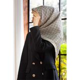 100% Twill İpek Etnik Motif Desenli Krem - Siyah Renkli 90X90 Dikim Şekli : El Dikişi Eşarp
