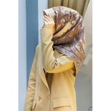 %100 Twill İpek Şal Desenli Bej - Kahverengi Renkli 90X90 Eşarp Dikim Şekli : El Dikişi