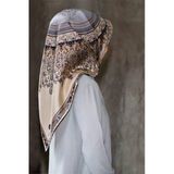 %100 Twill İpek Şal Desenli Gri Renkli 90X90 Eşarp Dikim Şekli : El Dikişi