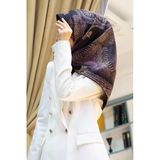 %100 Twill İpek Şal Desenli Siyah Renkli 90X90 Eşarp Dikim Şekli : El Dikişi