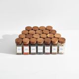 12'li Akasya Kapaklı Kare Cam Baharatlık Seti (120 ml) - Delikli Serpme Başlıklı ve Etiket Hediyeli Baharat Kavanozu - Çekmece İçi ve Tezgah Üstü Düzenleyici (Siyah & Beyaz Etiketler)