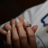 14k Altın Renkli Baget Taşlı Yüzük