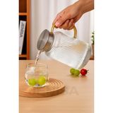1500 ml Çizgili Borosilikat Cam Sürahi, Metal Süzgeçli, Şık ve Isıya Dayanıklı - Ahşap