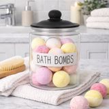 1,8 L Cam Deterjanlık Kavanoz – Amber Renk, Kapaklı “BATH BOMBS” Saklama Kabı, Çamaşır Deterjan Kapsülü ve Pod Düzenleyici