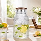 1800 ml Desenli Cam Sürahi, Akasya Görünümlü Kapaklı ve Metal Süzgeçli, Ahşap Görünümlü Kulplu Soğuk İçecek, Buzlu Çay, Limonata ve Detoks Suyu Sürahisi