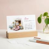 2026 Sevimli Yavru Kedili Masa Takvimi | Doğal Ahşap Tabanlı Takvim | Pastel Pembe Kedi İllüstrasyonlu Takvim