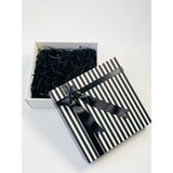 25X25X9CM, Siyah Fiyonklu, Siyah Beyaz Çizgili Renk, Kapaklı, Siyah Kırpıklı Boş Hediye Kutusu - Siyah - Beyaz