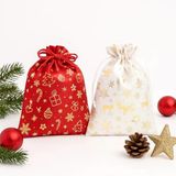 2’li Set 17x23 cm Yılbaşı Hediye Kesesi – Kırmızı & Beyaz Altın Yaldızlı Noel Temalı Kumaş Çanta | Yılbaşı Hediye Paketi Kesesi