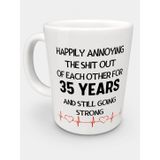 35. Yıl Evlilik Kupası – Komik Çift Kahve Kupası, Anniversary Mug, Seramik Baskılı Hediye Kupa, Eşler İçin Eğlenceli Tasarım