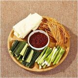 360° Dönebilen 34 cm Bambu Ahşap Pizza, Peynirebilen ve Sunum Tepsisi – Çok Amaçlı Döner Servis Tahtası, Çerezlik & Sunumluk, Şık ve Dayanıklı Ahşap Sunum Ürünü (Bölmeli) - standart