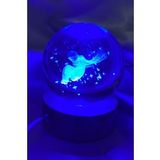 3D Led Işık Cam Küre Çok Işıklı Ahşap Oturan Çocuk 6 cm