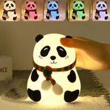 5 Farklı Renk Modlu Panda Figürlü Pofuduk Led Gece Lambası–Yumuşak Dokulu Çocuk Odası Dekoratif Şarjlı Ortam Işığı (5047)