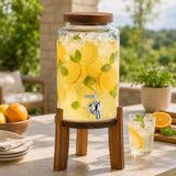 5 Litre Akasya Standlı Cam Sebil, Musluklu İçecek Dispenseri, Ahşap Kapaklı Limonata Su Meyve Suyu ve Soğuk İçecek Sunumluk