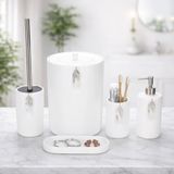 5 Parça Dekoratif Banyo Seti – Modern Yaprak Figürlü Banyo Aksesuar Seti, Çöp Kovası Tuvalet Fırçası Sabunluk Diş Fırçalık Tepsi (Beyaz-Gümüş)