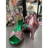 7 Bantlı Yeni Model Salsa Baçata Latin Dansları 6 cm Kadeh Topuklu Dans ve Salon Ayakkabısı Pembe - Metalik Pembe