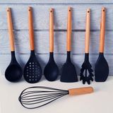 7 Parça Bambu Saplı Silikon Servis Seti -Kepçe, Kevgir, Spatula, Kaşık, Spagetti K., Çırpıcı - 1 Adet