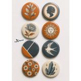 8’li Set-1 Vintage Bohem Tasarım Rozet 44 mm PVC Kaplı Çanta Ceket Yaka Aksesuarı