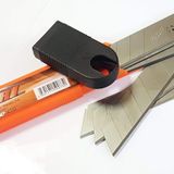 abj KALİTE Maket Bıçağı Falçata Ağzı 18 x 5 mm (10 Adet)