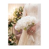 Acarflowers BEYAZ GÜLLÜ SAPLARI İNCİLİ GELİN BUKETİ(20 GÜLLÜ)+YAKA ÇİÇEĞİ HEDİYE