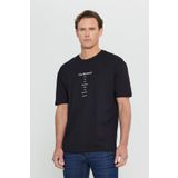 AC&Co / Altınyıldız Classics Erkek Koyu Sıyah Oversize Bol Kesim Bisiklet Yaka %100 Pamuk Baskılı Tişört