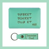 Açık Yeşil, Sabret, Şükret, Dua Et, Yazılı İsme Özel, Cüzdan Ve Anahtarlık Set, Arkadaşına Hediye, Günlük Kullanıma Uygun Set, Bozuk Para Çantası, Nakit ve Kredi Kartı Tutucu