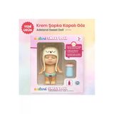 Adeland Sweet Doll Uykucu Bebek 10 Cm – Kutu 14×10×5 Cm (Krem Şapka Kapalı Göz – Yakın Plan)
