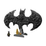 Aesco Dc Batman: Batman Logosu 76330-12 Yaş ve Üzeri Erkek ve Kız Çocuklar Için 2 Minifigür ile Çeşitli Aksesuarlar Içeren Yaratıcı Sergileme Modeli Yapım Seti, Hediye Fikri (678 Parça)