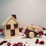 Ahşap Bebek Uçak ve Kumbara Seti, Dekoratif ve Eğitici Çocuk Oyunu - Seçenek 1 - Ahşap - Ceviz