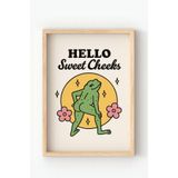Ahşap Çerçeveli Hello Sweet Cheeks Poster – Eğlenceli ve Özgüven Dolu Kurbağa Duvar Tablosu Çok Renkli 10 x 15