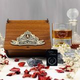 Ahşap Kutulu Vintage Tasarımlı Kişiye Özel Çakmak ve Taşlı Viski Kadehi Seti - Kahverengi