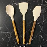 Ahşap Saplı 3'Lü Silikon Mutfak Gereçleri Seti - Isıya Dayanıklı Yanmaz Yapışmaz Spatula Servis Kaşığı Takımı, Ergonomik Tasarım