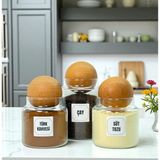 Ahşap Top Kapaklı Cam Çay Türk Kahvesi Süt Tozu Saklama Kavanozu Seti Kahve Köşesi Etiket Hediyeli - Şeffaf - Açık Kahverengi - 3 Adet - 1800 ml