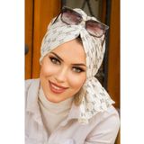 Aişe tesettür Beyaz Harf Desen Tokalı Bone