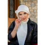 Aişe tesettür Kırık Beyaz Aksesuarlı Atkılı Vintage Şapka