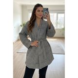 Aişe tesettür Siyah Beyaz Kaşe Kazayağı Desen Kuşaklı Kimono Ceket/Kışlık Ürün Kazayağı siyah