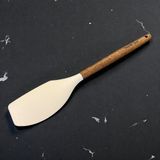 Akasya Saplı Premium Silikon Spatula – Isıya Dayanıklı, Yapışmaz ve Çizmez Yüzeyli, Doğal Ahşap Saplı Mutfak Gereci (ÜÇ RENK SEÇENEĞİ) (BEYAZ)