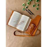 Alesta Leather Atelier (Isim Yazıyoruz) El Yapımı Hakiki Deri 2'li Hediye Seti Kitap Ajanda Kılıfı & Kapaklı Kalemlik - Camel
